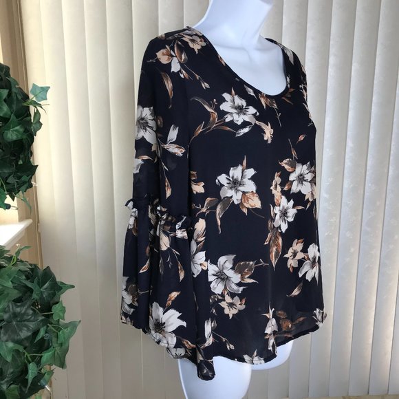 🍐Floral Blouse | Dark Navy | Medium - Picture 2 of 6